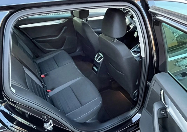Skoda Octavia cena 48700 przebieg: 182555, rok produkcji 2017 z Pszczyna małe 742